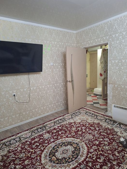 Продается двух конмнатная кв срочно .