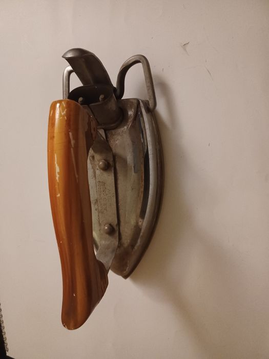 Електрическа ютия с щепсъл.