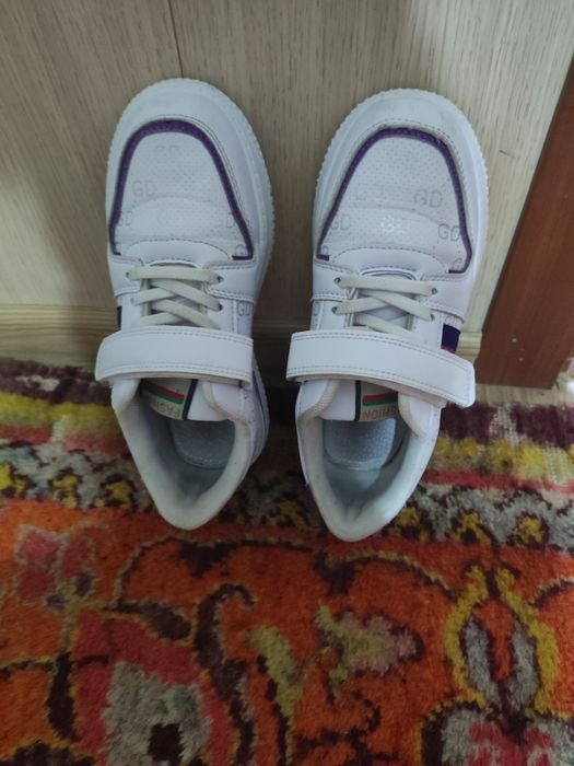 Продам кроссовки детские