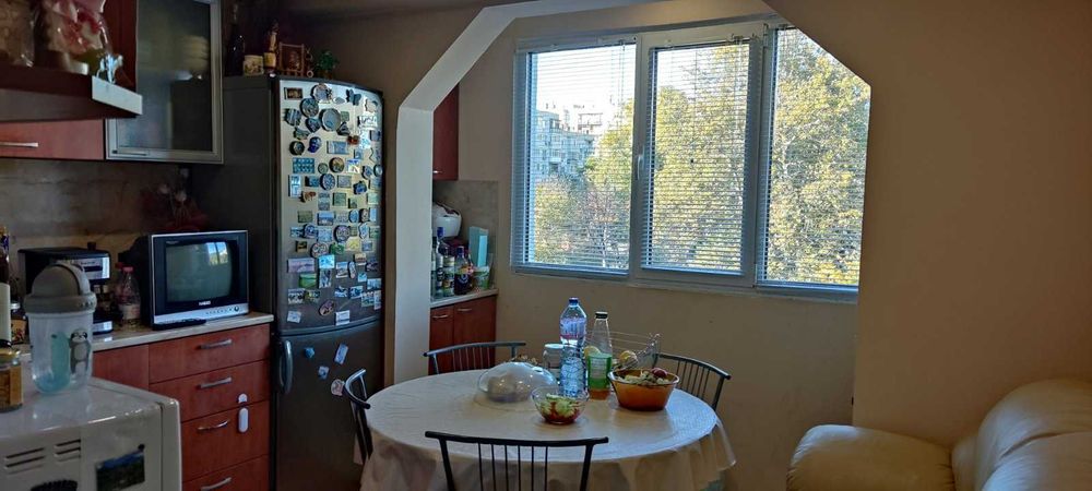 Продава тристаен апартамент в кв. Изток в Казанлък