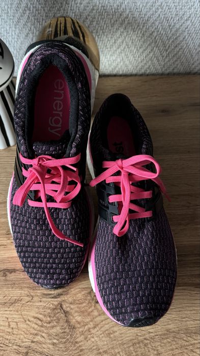 Дамски маратонки Adidas номер 39