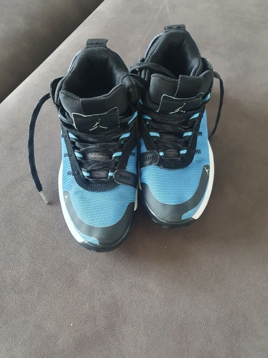 Adidasi fotbal,nike jordan