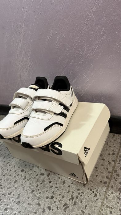 Addidas оригинални детски маратонки + кутия