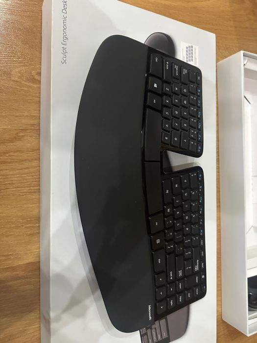 Kit Tastatura + Mouse Microsoft Sculpt Ergonomic Desktop, Wireless, Negru