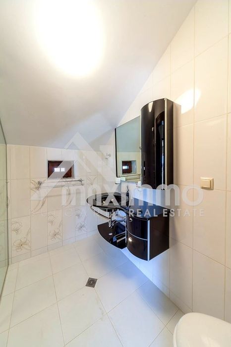 3-стаен в Варна-Идеален център площ 98 цена 1490