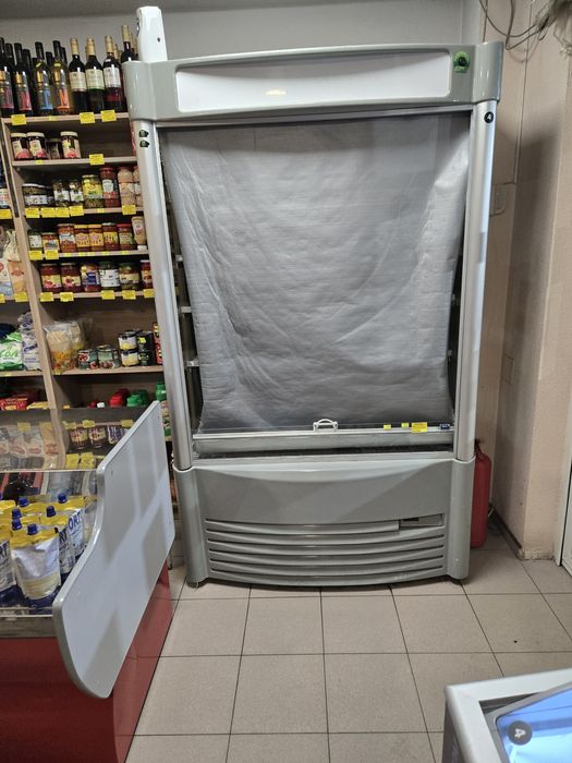 Отворена витрина