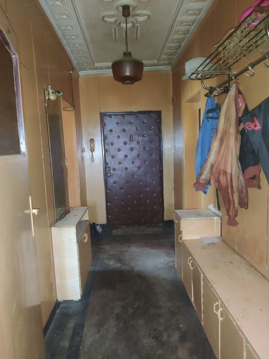 Продавам кооперация  4+1 с гараж, таванска стая и дворно място .Спешно