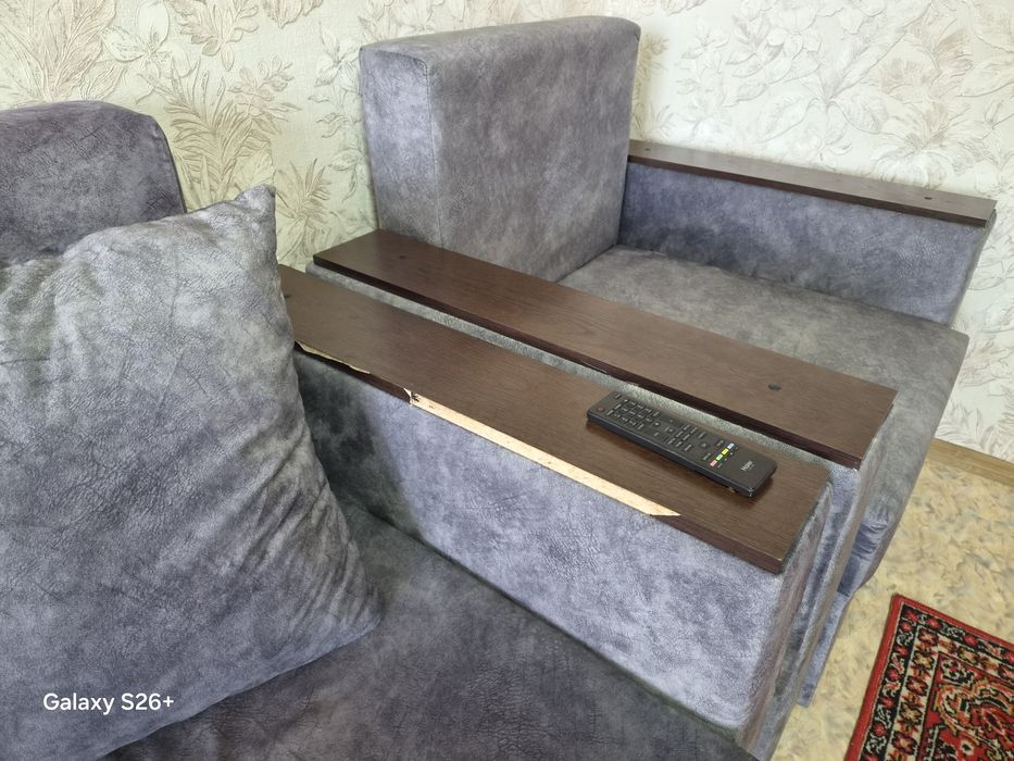 Продам диван с 2-мя креслами