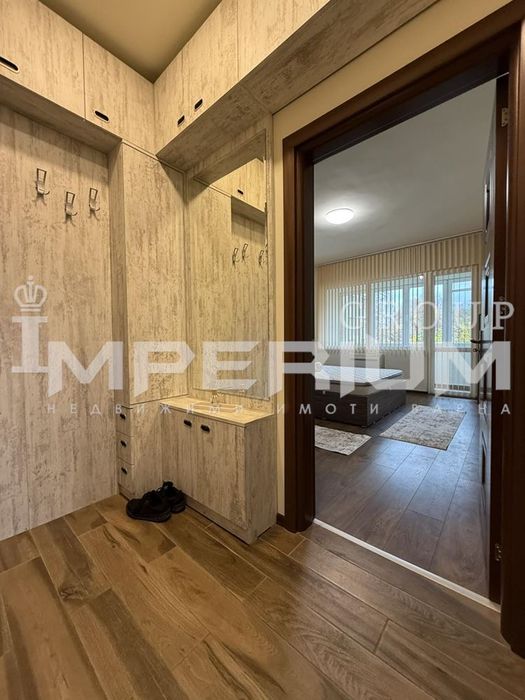 Тристаен обзаведен апартамент под наем в района на Спортна Зала, гр.