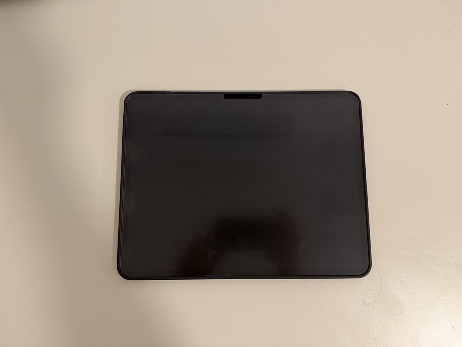 ESR Ipad Pro 13” tastatura magnetica rebound layout US