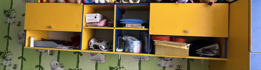 шкафы , стол , тумбочка