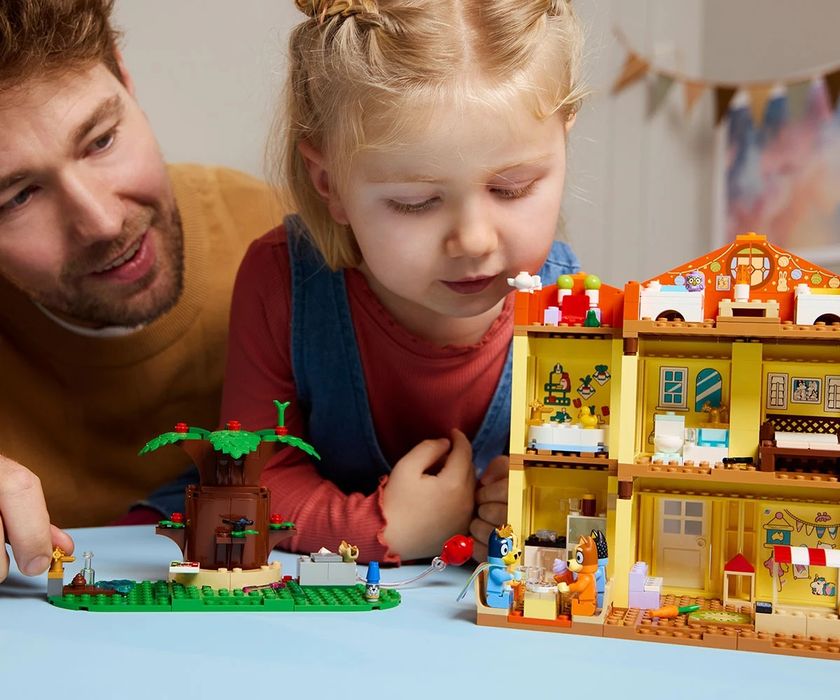 LEGO 11203  lego Bluey 11203 - Семейната къща на Блуи