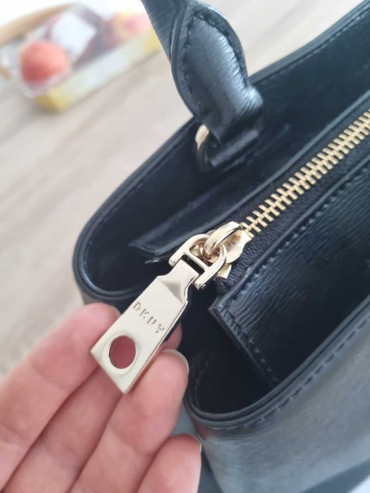 Оригинална кожена чанта DKNY Paige Medium Satchel (Черна)