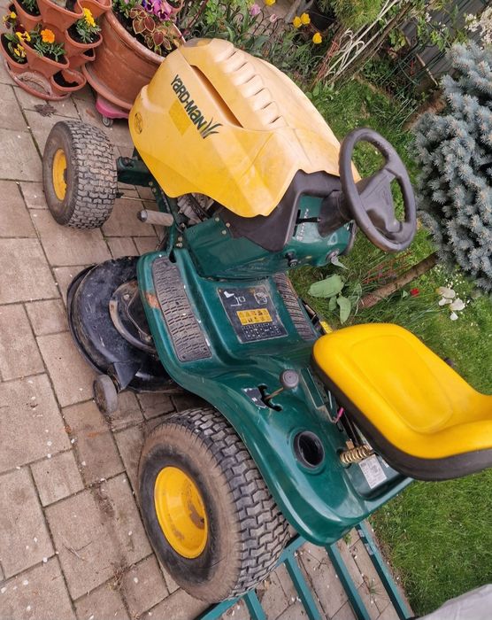 Tractorase tuns iarba/gazon cu evacuare laterala Murray, Mtd si cu cos Viking