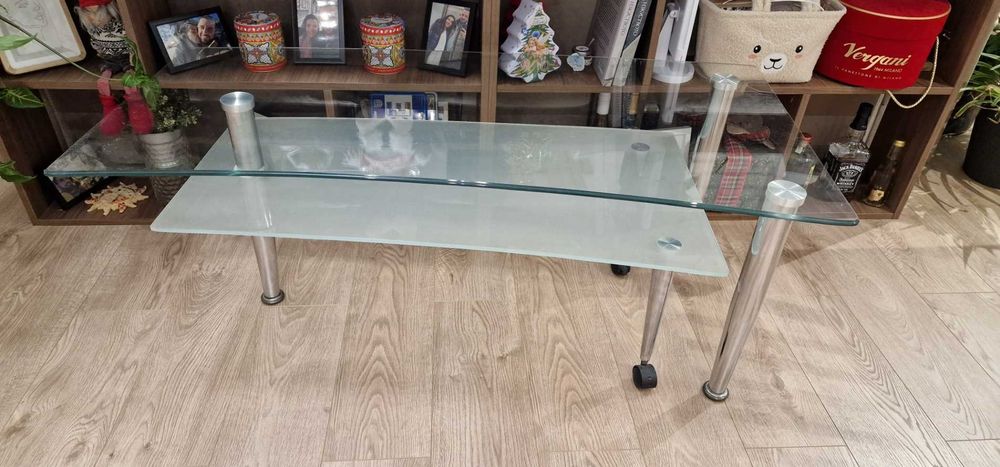 Стъклена холна маса с въртяща основа