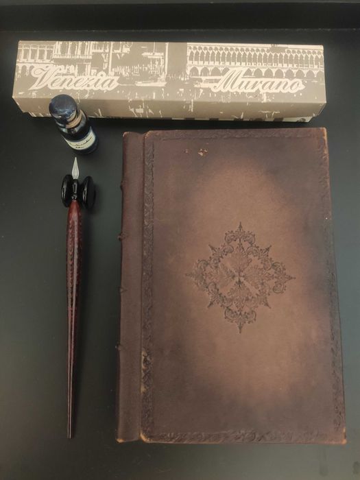 Set de Scris de Lux: Carte Piele Naturală (Italia) + Peniță Sticlă Murano + Cerneală de Sepia Veneția