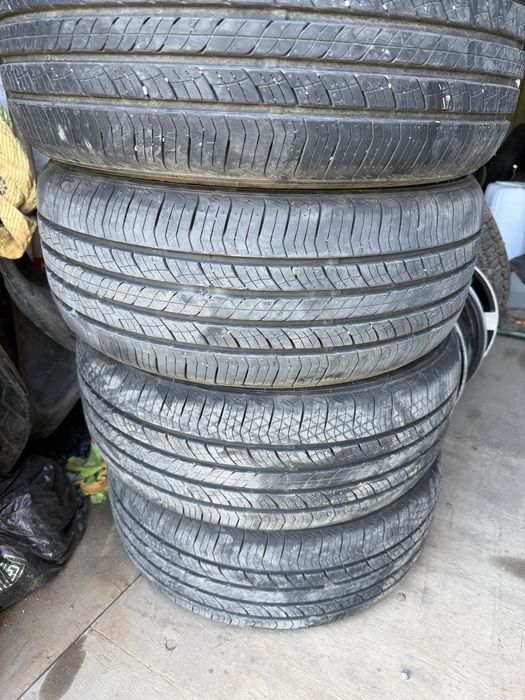 Продам комплект резины 215/50 R17