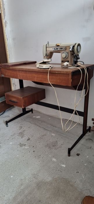 Masina de cusut electrica