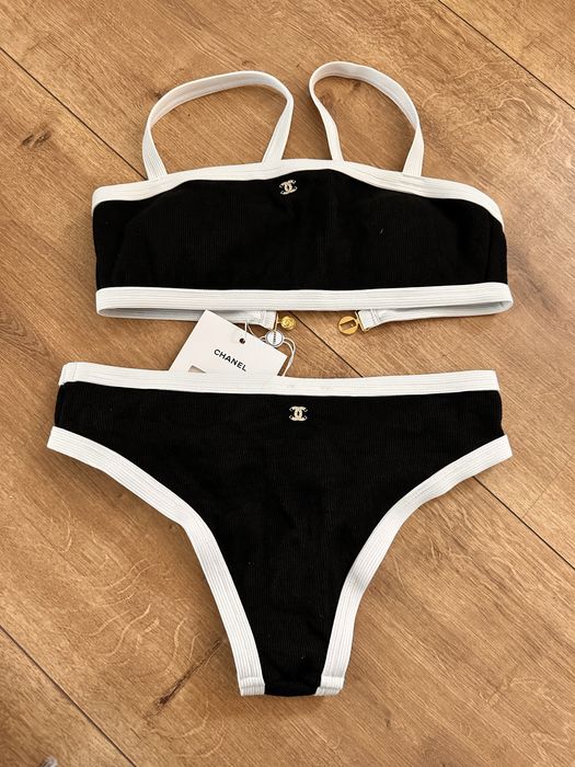 Set Costum de baie Chanel + Palarie