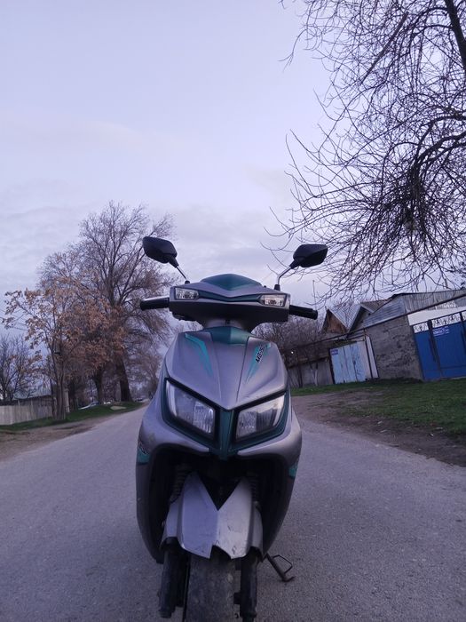 Продаю м8 состояние хорошее