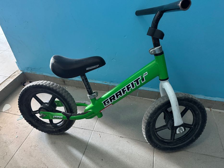 Лёгкий и прочный беговел