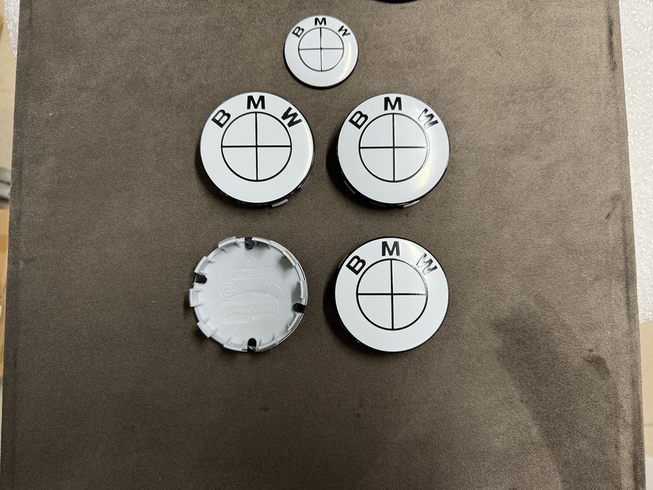 Set 7 embleme albe BMW capota portbagat volan si jante