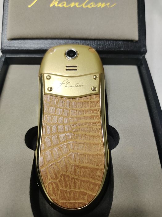 Телефон - оригинальный дизайн.