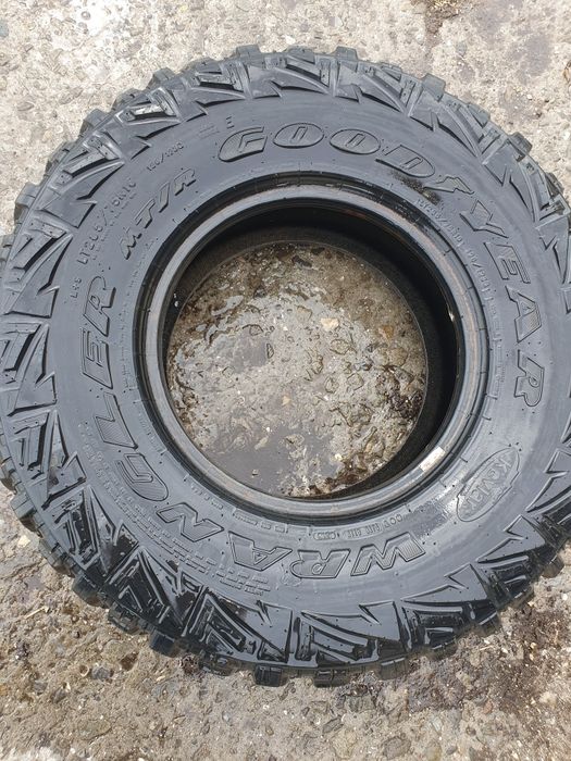 Goodyear wrangler kevlar 285 75r16