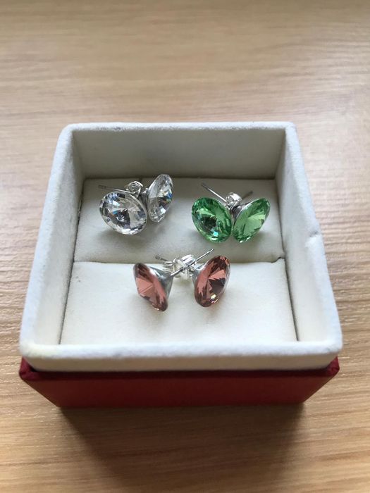 Cercei din otel inoxidabil cu cristale de la  Swarovski