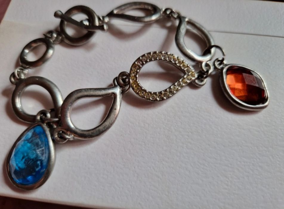 Bratara rosu și albastru