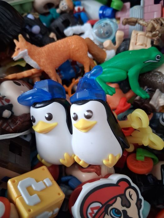 Lot  Jucarii Kinder pentru copii sau colectionari