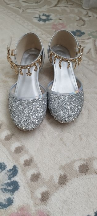 Детские туфли нарядные.