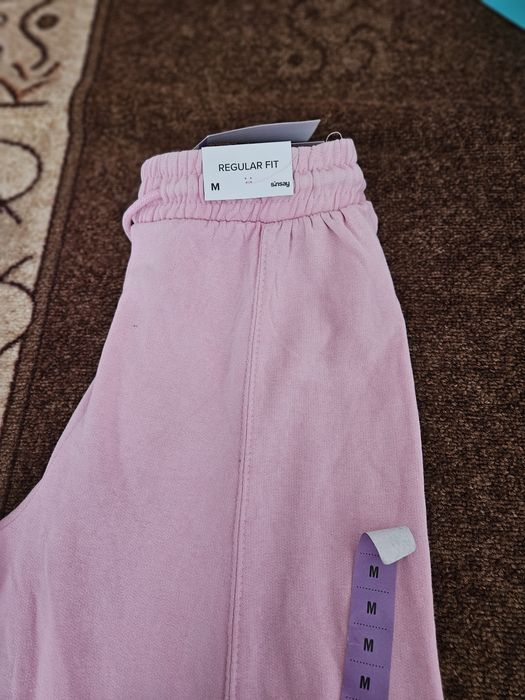 Pantaloni noi Sinsay