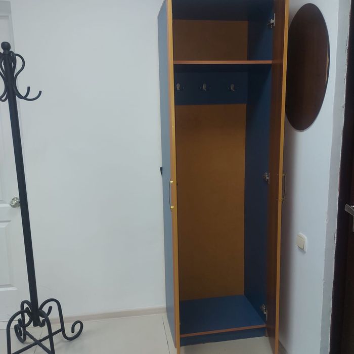 Офисная мебель в отличном состояним