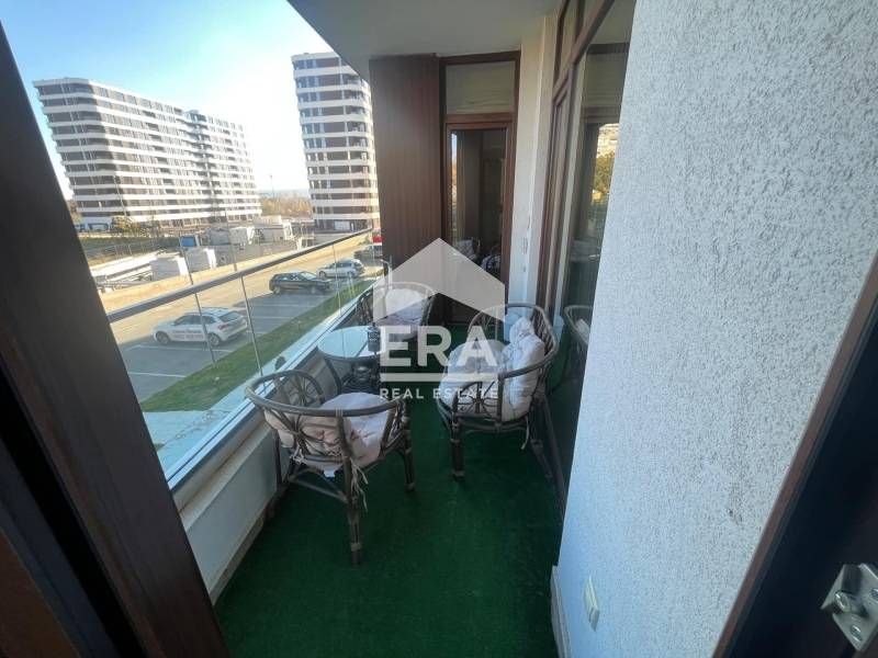 Тристаен обзаведен апартамент за продажба, в затворен тип комплекс Вар