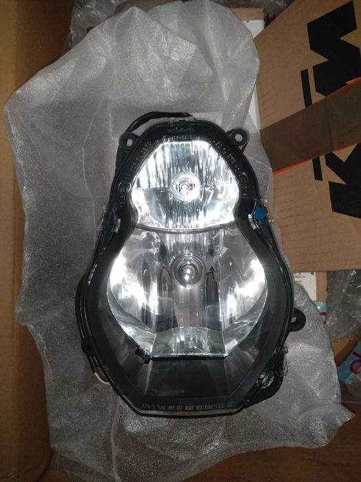 Фар за KTM 990, 950 Adventure и Super duke - нов, оригинален.