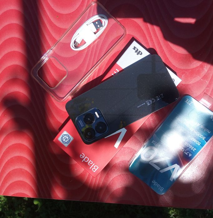 Vând ZTE V70 blade