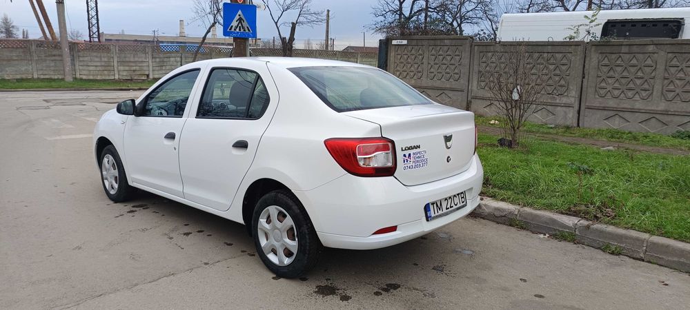 Vând Dacia logan