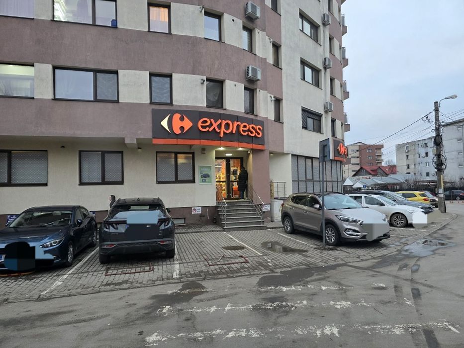 Închiriez apartament cu 3 camere, în Tătărași