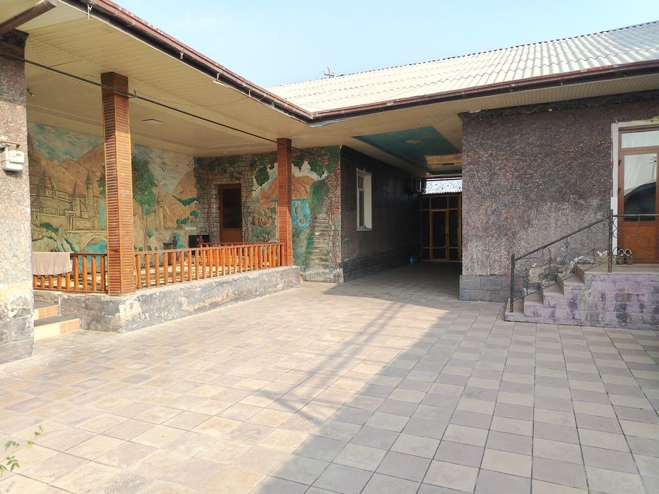 Участка сотилади 2.5 сотий 3 хана Бектемир любой вариант