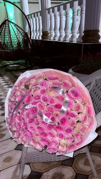 Продам 101 свежую розу, красиво оформленный букет.