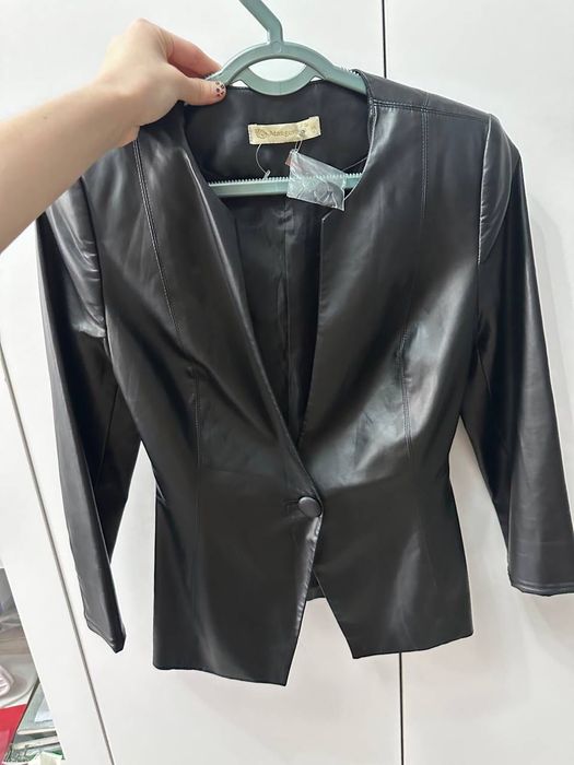 Женская одежда кожанка