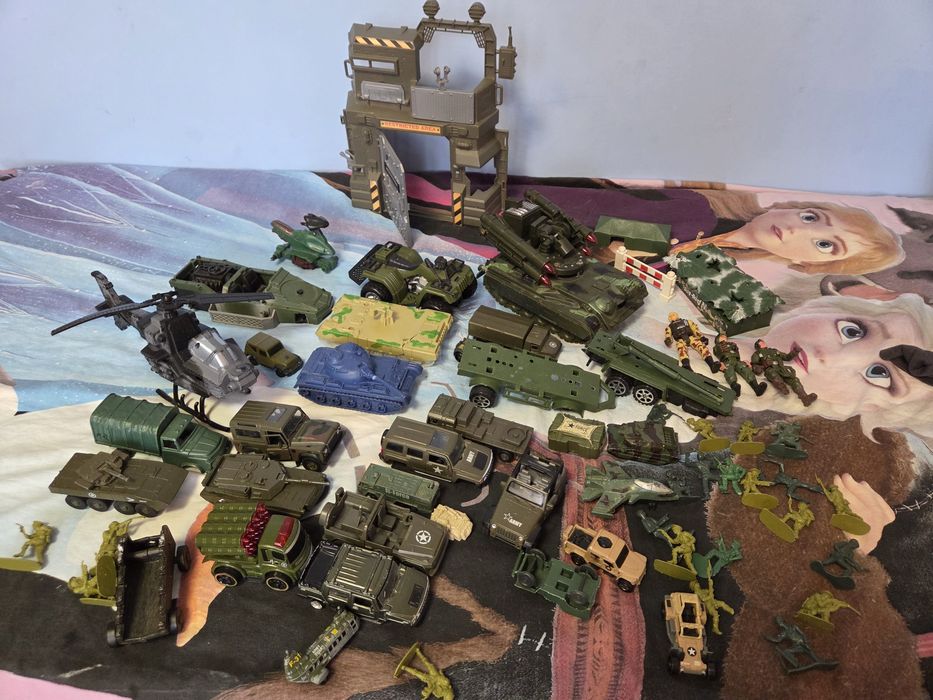 Военни играчки .