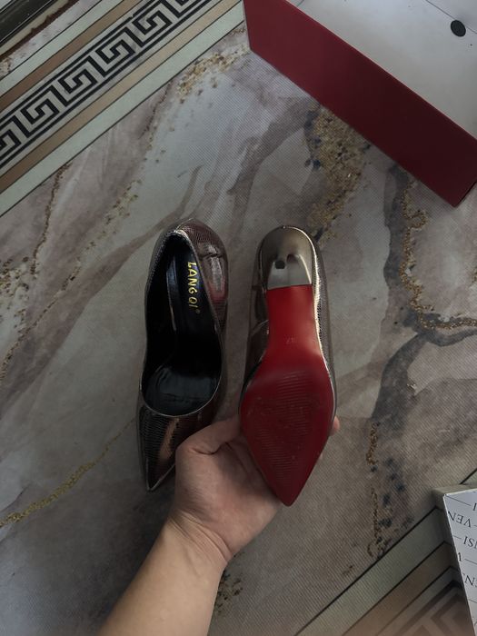 Продам туфли 37 размер женский