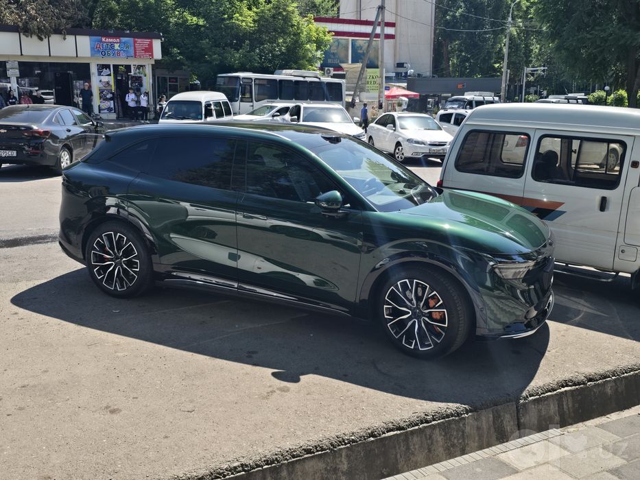 Своя Продам Zeekr 7x  dual motor AWD