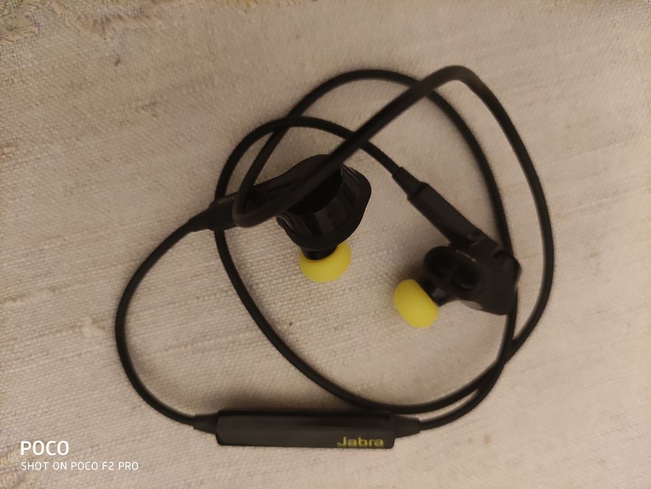 Блутут слушалки Джабра за удобство в кола, чудесен касетофон