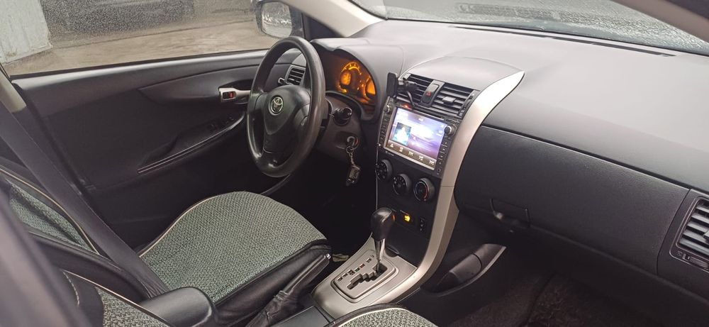 Toyota Carolla седан