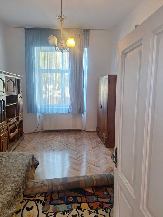 Închiriez casă/vila in Gruia ,zona 7 strazi