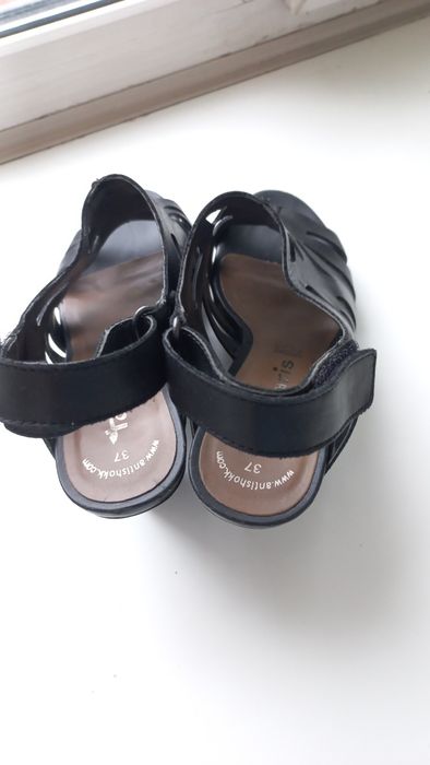 Продам летнюю обувь босоножки