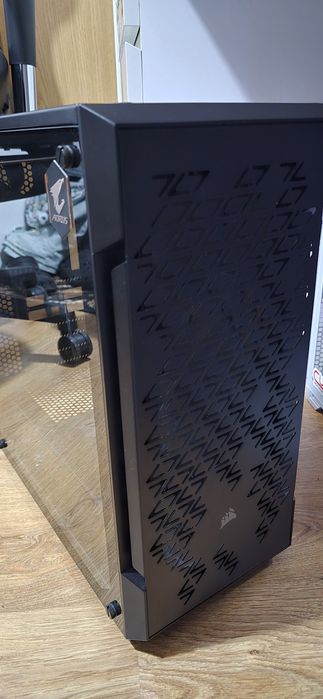 Carcasă PC Corsair iCUE 220T – stare foarte bună